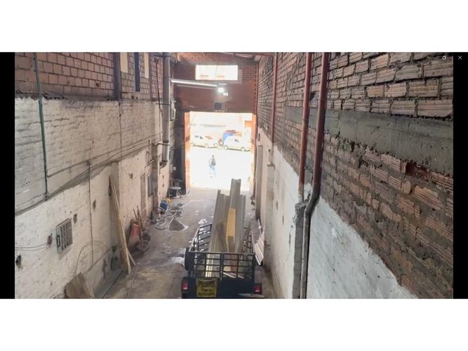 Bodega en arriendo en Perpetuo Socorro, Medellín, 232 m² · foto 4 de 8