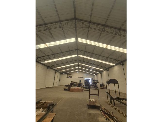Bodega en arriendo en Zona Industrial No. 3, Itagüí, 1500 m² · foto 2 de 6