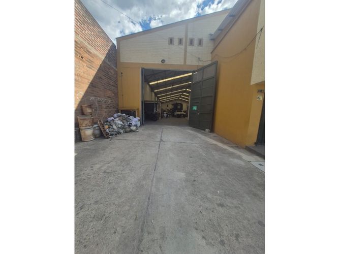 Bodega en arriendo en Zona Industrial No. 3, Itagüí, 1500 m² · foto 3 de 6
