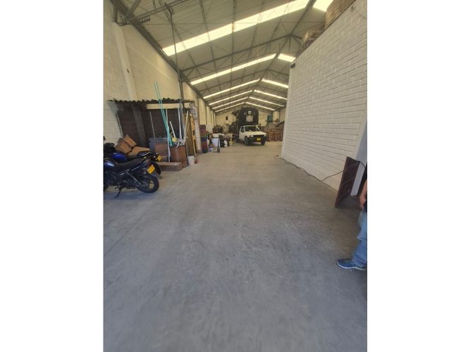 Bodega en arriendo en Zona Industrial No. 3, Itagüí, 1500 m² · foto 4 de 6