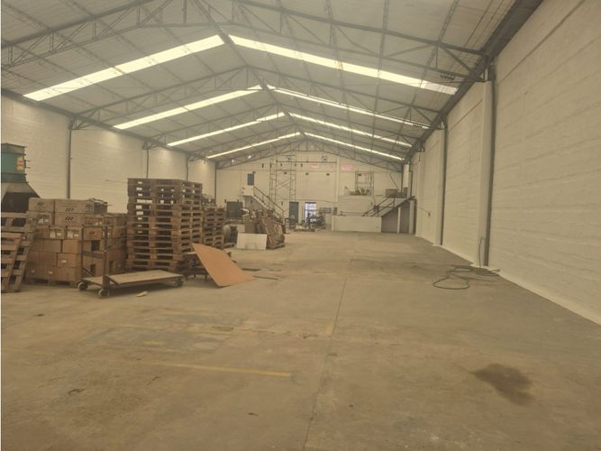 Bodega en arriendo en Zona Industrial No. 3, Itagüí, 1500 m² · foto 6 de 6