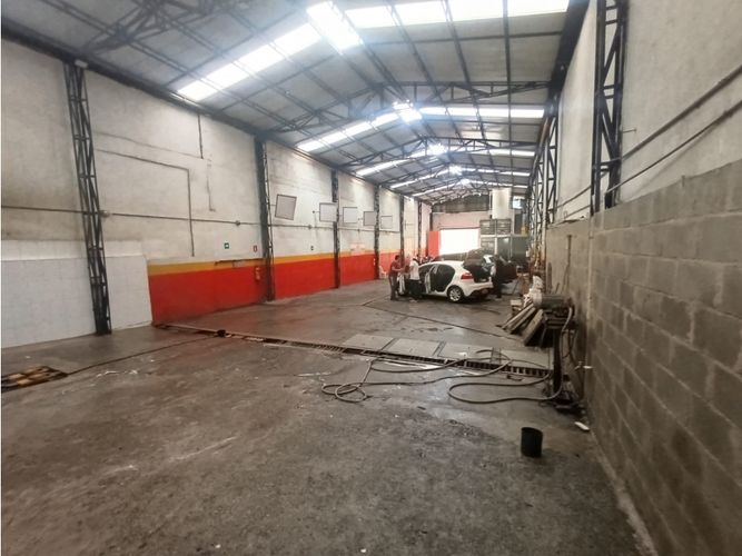 Bodega en arriendo en Boston, Medellín, 370 m² · foto 12 de 18