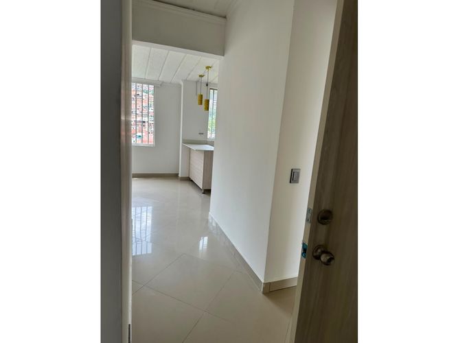 Apartamento de 3 alcobas en venta en Antonio Nariño, Medellín, 74 m² · foto 3 de 14