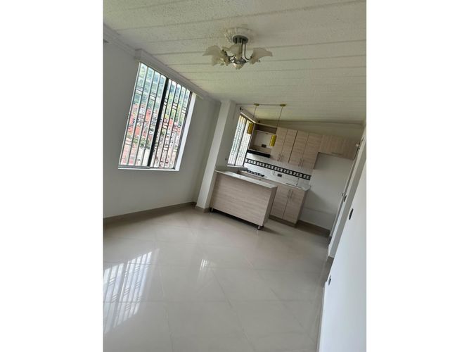 Apartamento de 3 alcobas en venta en Antonio Nariño, Medellín, 74 m² · foto 8 de 14