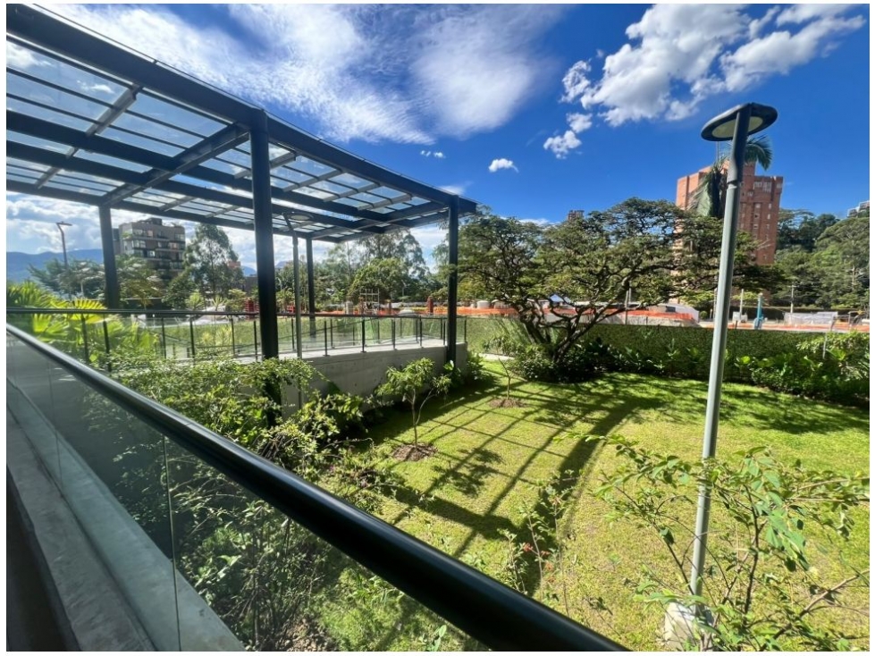 Apartamento en venta en El Poblado, Medellín · foto 2 de 16