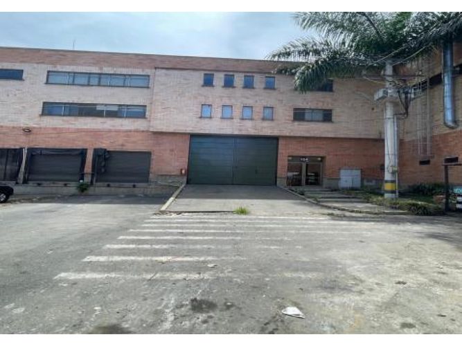 Bodega en arriendo en Actividad Multiple, Copacabana, 1660 m² · foto 4 de 4