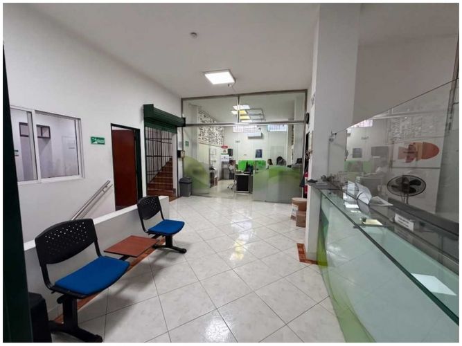Bodega en arriendo en La Candelaria, Medellín, 1200 m² · foto 2 de 20