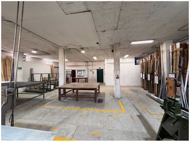 Bodega en arriendo en La Candelaria, Medellín, 1200 m² · foto 7 de 20