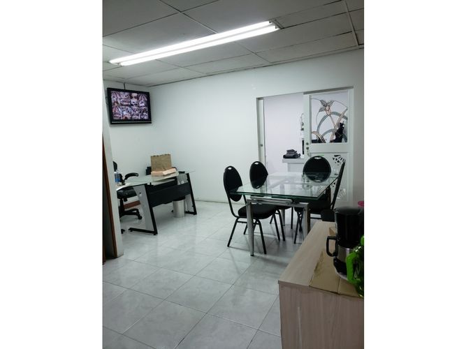 Bodega en venta en Perpetuo Socorro, Medellín, 926 m² · foto 7 de 8
