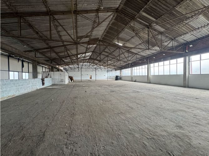 Bodega en arriendo en Perpetuo Socorro, Medellín, 1380 m² · foto 4 de 8