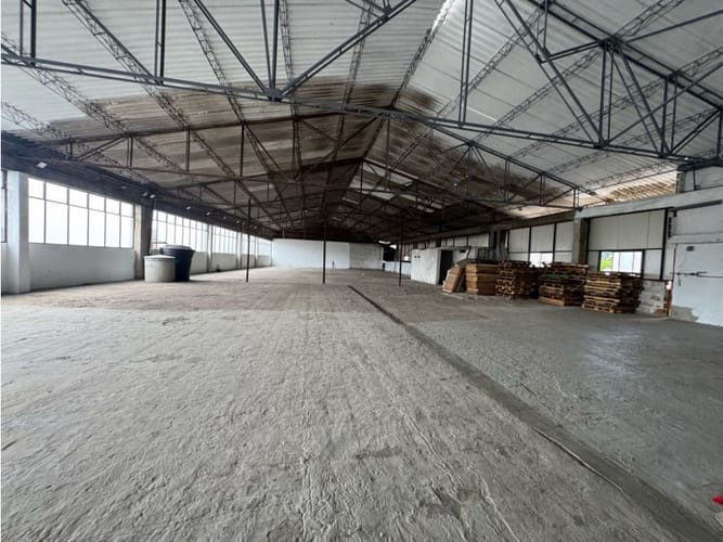 Bodega en arriendo en Perpetuo Socorro, Medellín, 1380 m² · foto 7 de 8