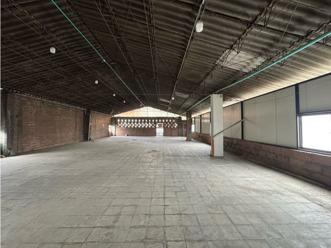 Bodega en arriendo en Perpetuo Socorro, Medellín, 1380 m² · foto 8 de 8