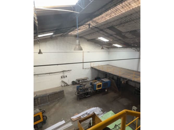 Bodega en arriendo en Sabaneta, 300 m² · foto 3 de 3