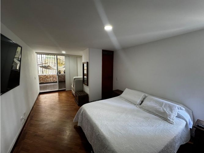 Apartamento de 2 alcobas en arriendo en Los Balsos, Medellín, 128 m² · foto 2 de 10