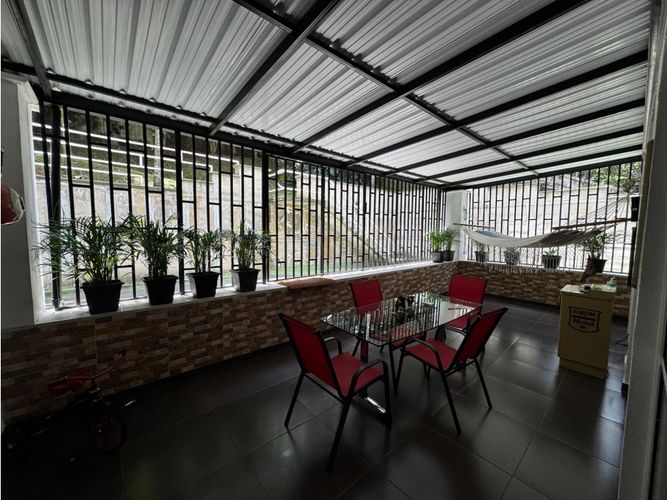 Apartamento de 2 alcobas en arriendo en Los Balsos, Medellín, 128 m² · foto 4 de 10