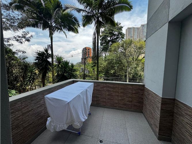 Apartamento de 2 alcobas en arriendo en Los Balsos, Medellín, 128 m² · foto 8 de 10