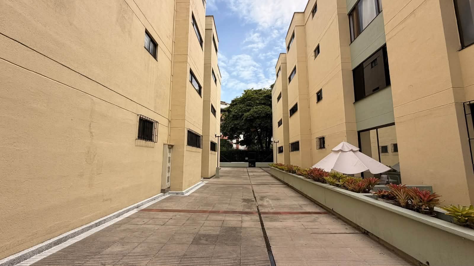 Apartamento en venta en Laureles, Medellín · foto 3 de 15