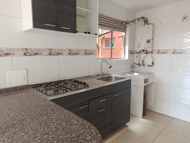 Apartamento de 3 alcobas en venta en Conjunto Residencial Zaragoza Ii, Madrid, 63 m² · foto 6 de 23