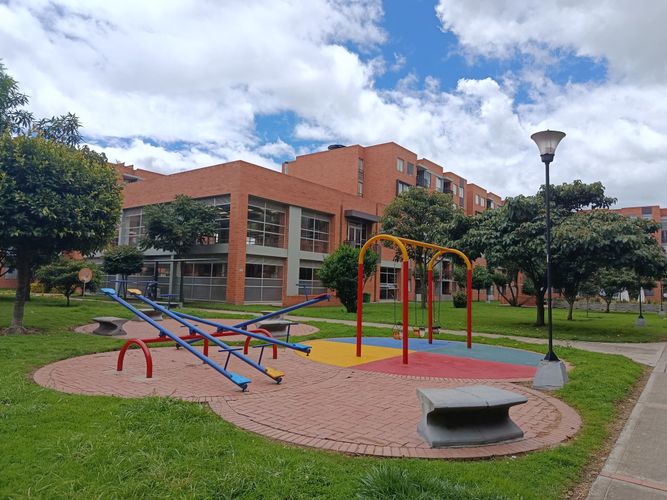 Apartamento de 3 alcobas en venta en Conjunto Residencial Zaragoza Ii, Madrid, 63 m² · foto 20 de 23