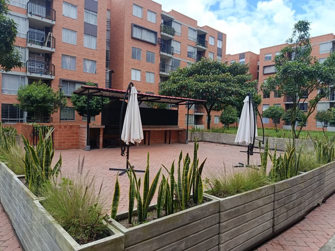 Apartamento de 3 alcobas en venta en Conjunto Residencial Zaragoza Ii, Madrid, 63 m² · foto 21 de 23