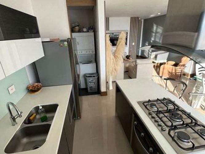 Apartamento de 3 alcobas en venta en Centro, Bucaramanga, 107 m² · foto 2 de 9