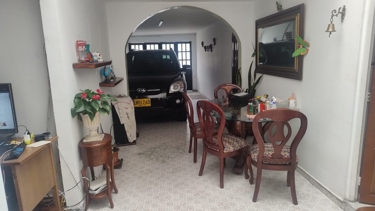 Casa en venta en Engativá, Bogotá · foto 2 de 24