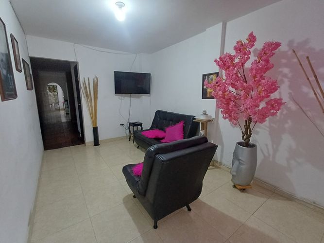 Casa de 7 alcobas en venta en Calima, Cali, 294 m² · foto 2 de 12