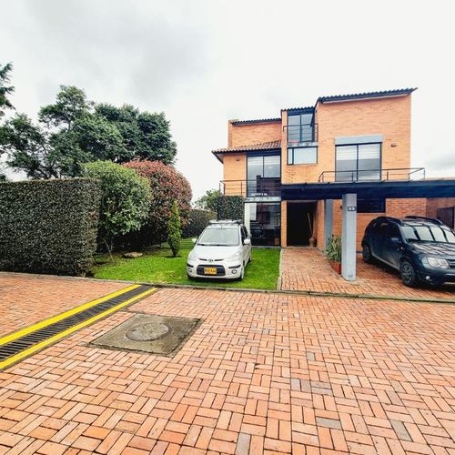 Casa de 5 alcobas en venta en Las Mercedarias, Chía, 329 m² · foto 2 de 24