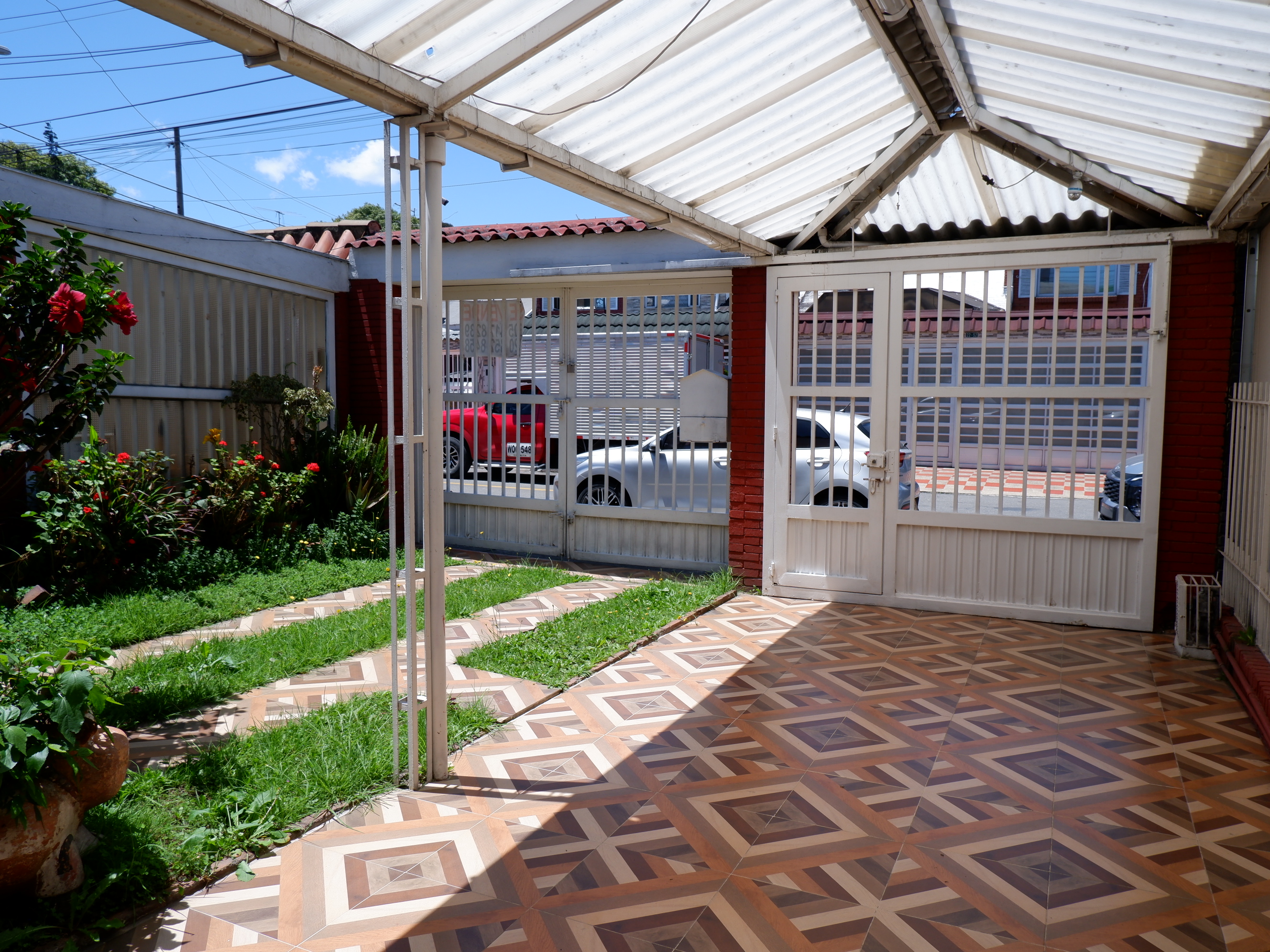 Casa en venta en Fontibon, Bogotá · foto 2 de 24