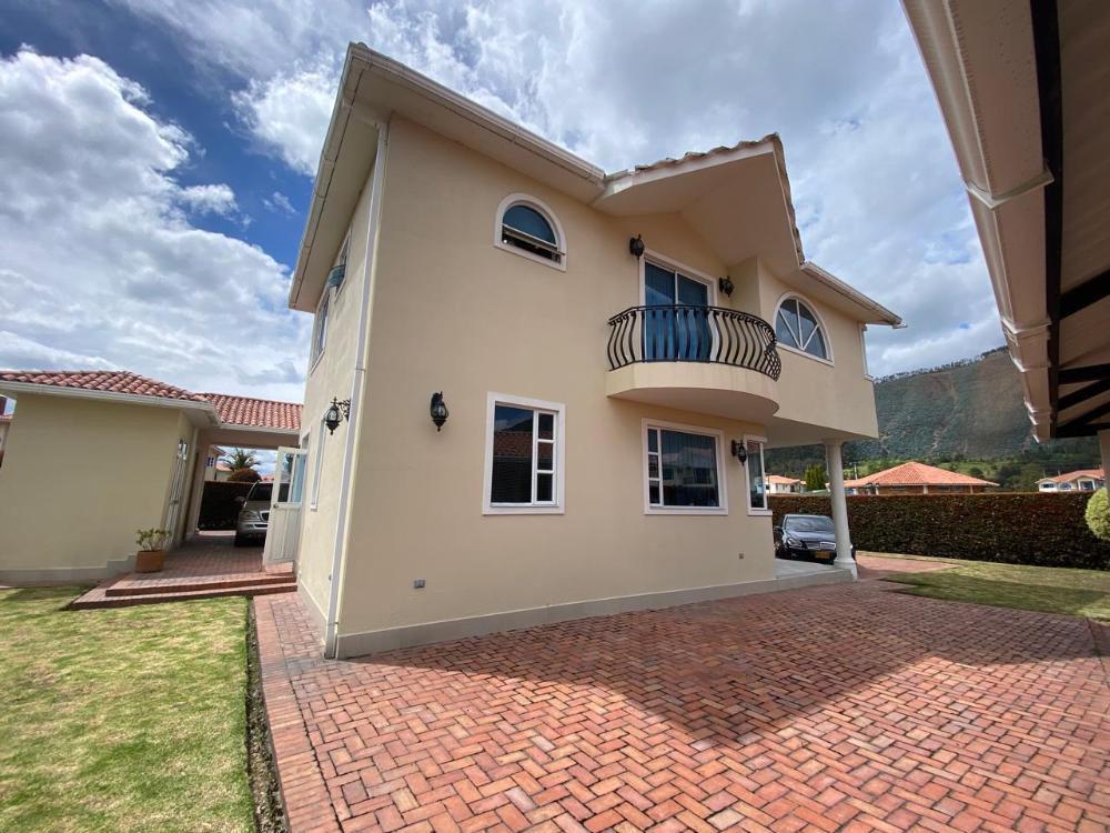 Casa en venta en Chuntame, Cajicá · foto 2 de 24