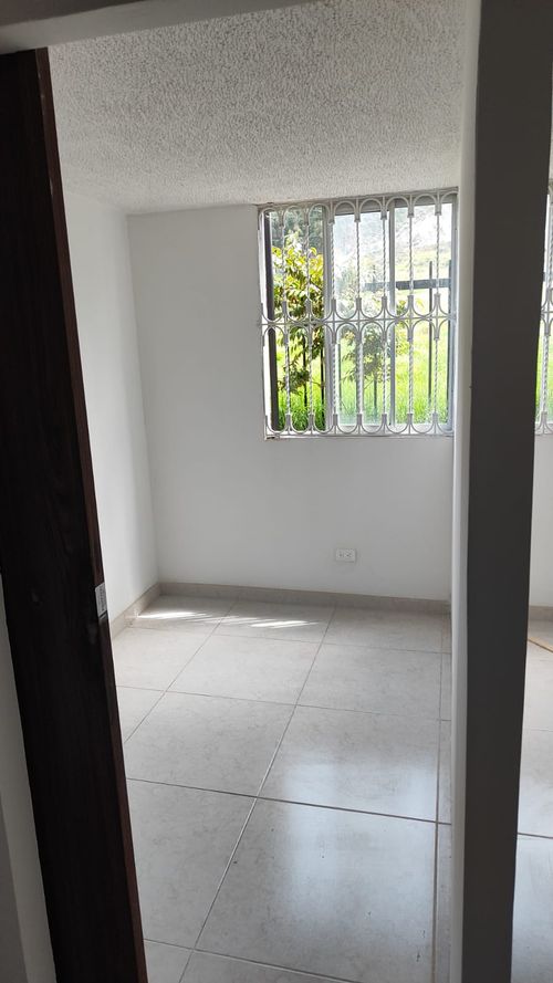 Apartamento de 3 alcobas en venta en Zona Industrial Cazuca, Soacha, 46 m² · foto 2 de 7