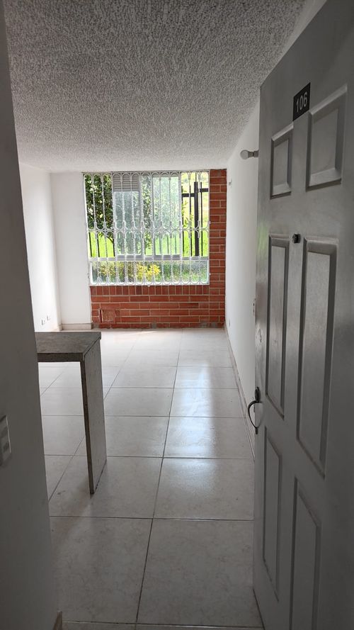 Apartamento de 3 alcobas en venta en Zona Industrial Cazuca, Soacha, 46 m² · foto 4 de 7