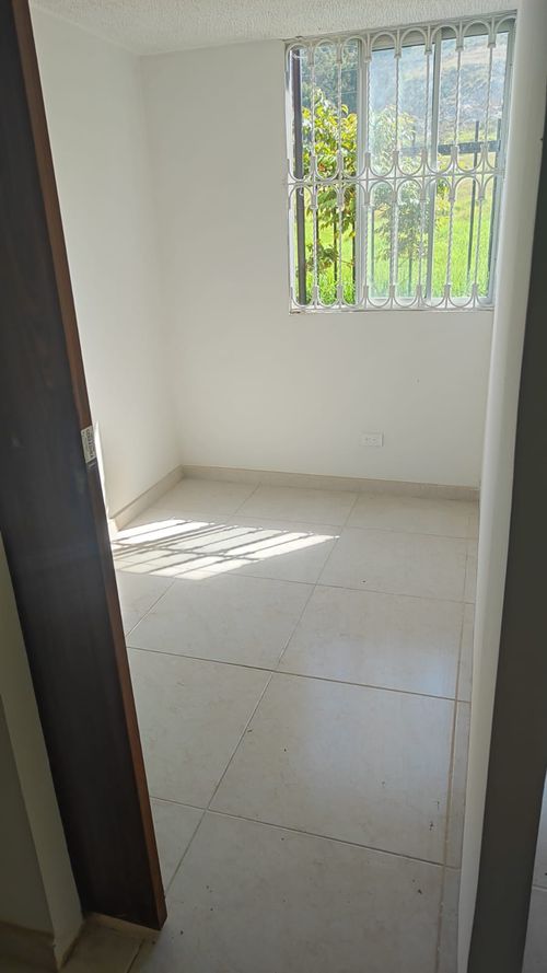 Apartamento de 3 alcobas en venta en Zona Industrial Cazuca, Soacha, 46 m² · foto 5 de 7