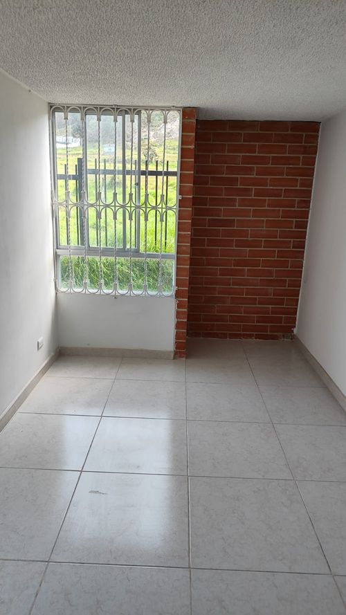 Apartamento de 3 alcobas en venta en Zona Industrial Cazuca, Soacha, 46 m² · foto 7 de 7