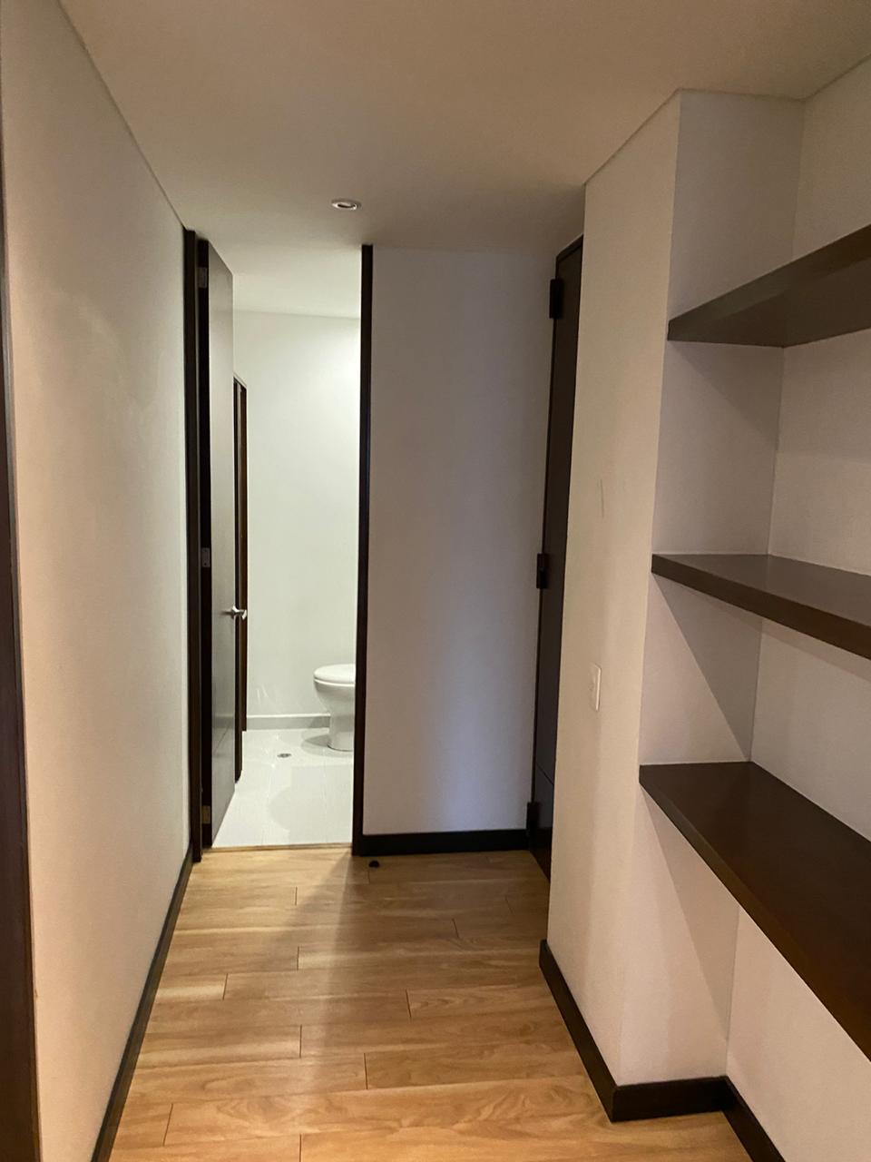 Apartamento en venta en Los Rosales, Bogotá · foto 3 de 9