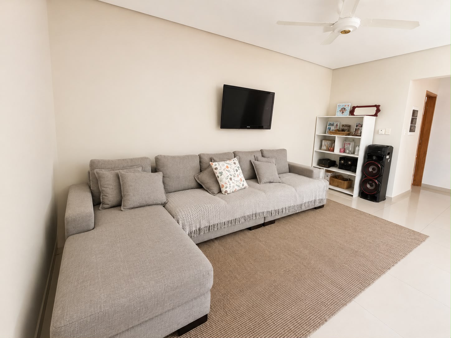 Alquilo hermoso y amplio duplex en zona privilegiada de Mburucuya — foto 2