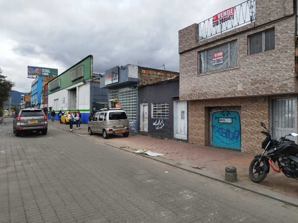 Casa en venta en Engativá, Bogotá · foto 2 de 24