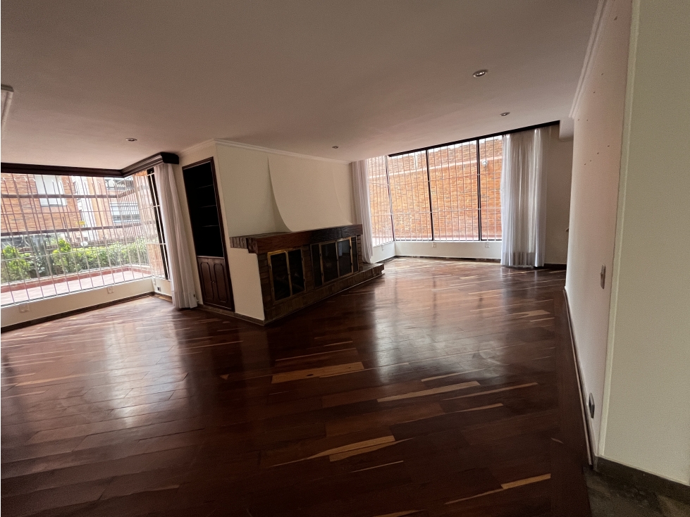 Apartamento en venta en Chico, Bogotá · foto 2 de 15