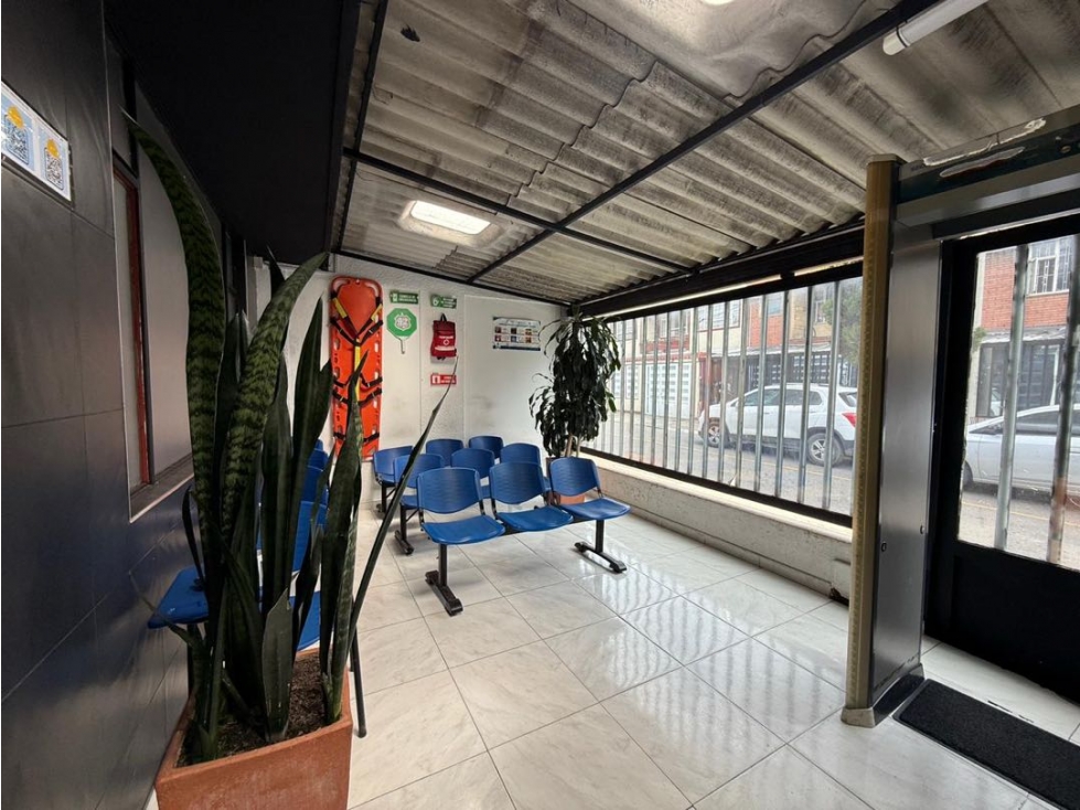 Casa en venta en Engativá, Bogotá · foto 2 de 16