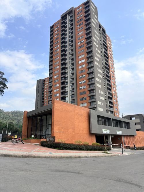 Apartamento en venta en El Redil, Bogotá · foto 2 de 18