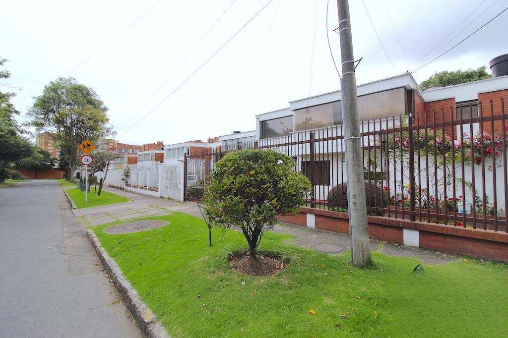 Casa en venta en Niza, Bogotá · foto 3 de 24