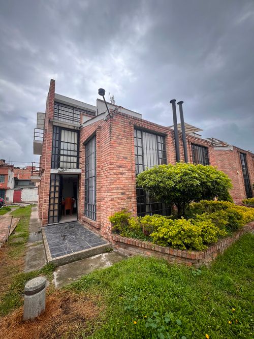 Casa de 3 alcobas en venta en Siete Trojes, Funza, 148 m² · foto 2 de 19