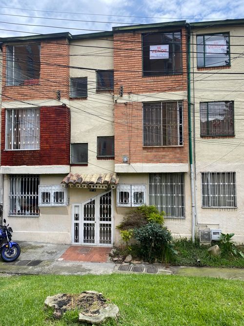 Apartamento de 3 alcobas en venta en Club De Los Lagartos, Bogotá, 51 m² · foto 2 de 11