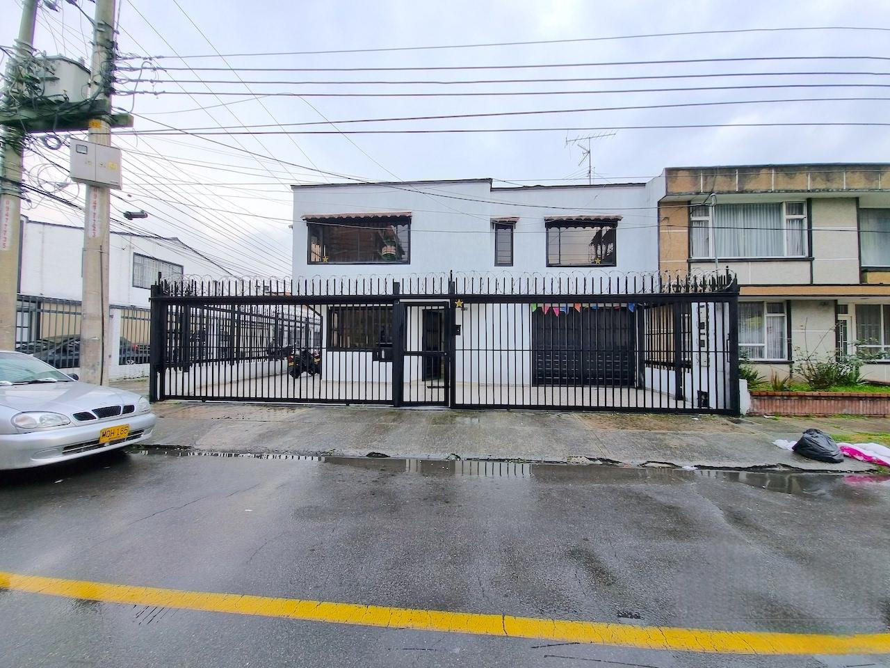 Casa en venta en Engativá, Bogotá · foto 2 de 21