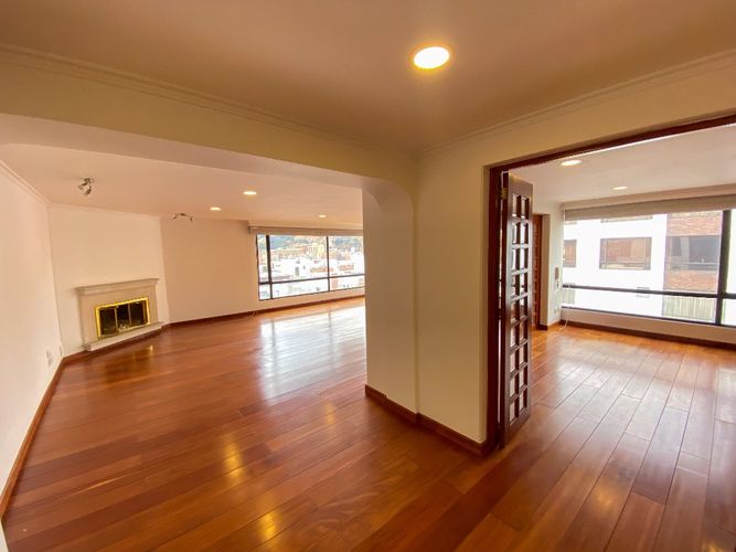 Apartamento de 4 alcobas en venta en Santa Barbara, Bogotá, 300 m² · foto 1 de 24