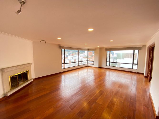 Apartamento de 4 alcobas en venta en Santa Barbara, Bogotá, 300 m² · foto 2 de 24