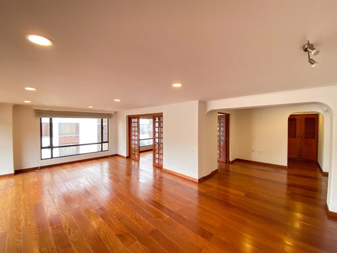 Apartamento de 4 alcobas en venta en Santa Barbara, Bogotá, 300 m² · foto 3 de 24