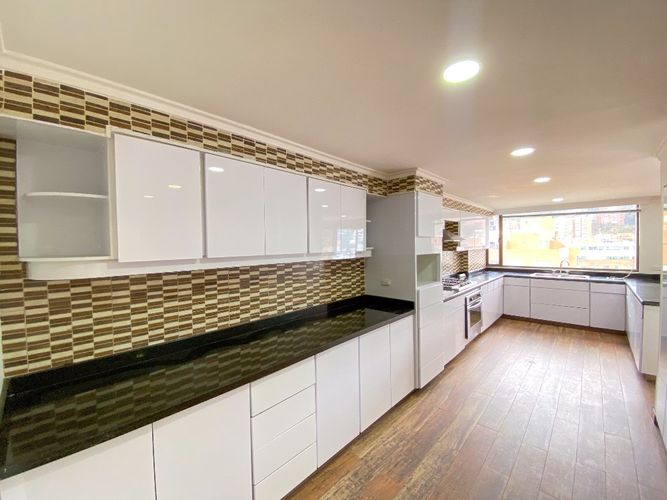 Apartamento de 4 alcobas en venta en Santa Barbara, Bogotá, 300 m² · foto 13 de 24