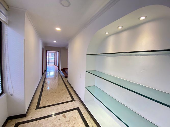 Apartamento de 4 alcobas en venta en Santa Barbara, Bogotá, 300 m² · foto 16 de 24