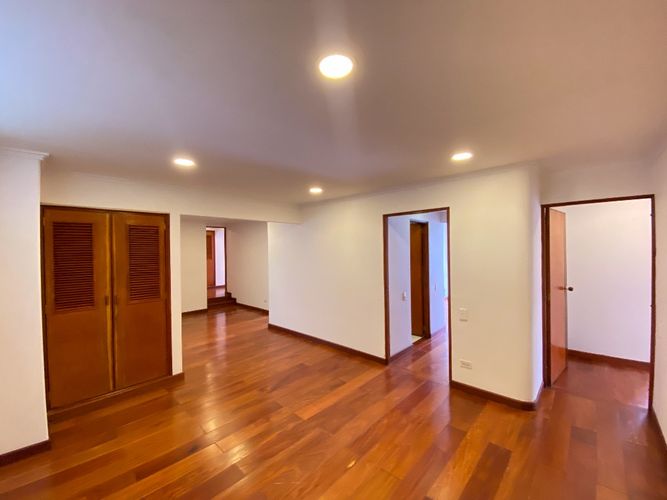Apartamento de 4 alcobas en venta en Santa Barbara, Bogotá, 300 m² · foto 17 de 24